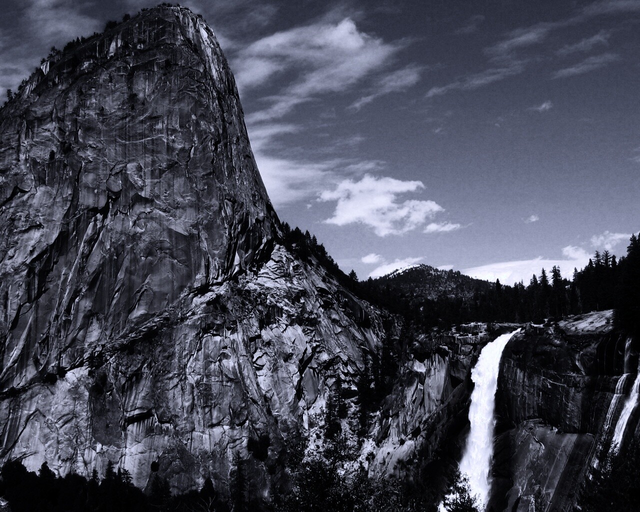 Скалы и водопад обои