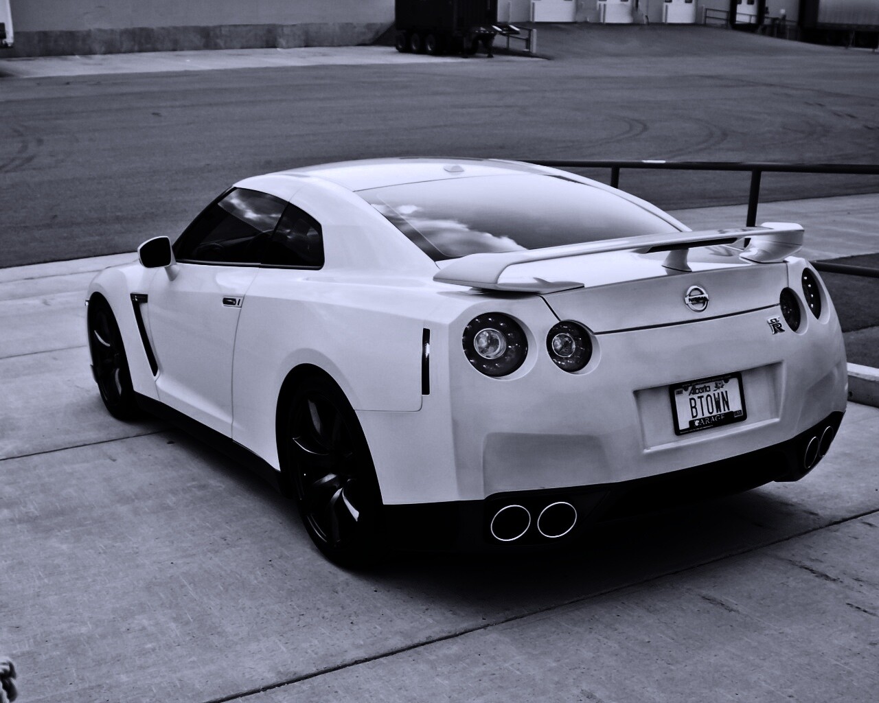Белый ниссан обои