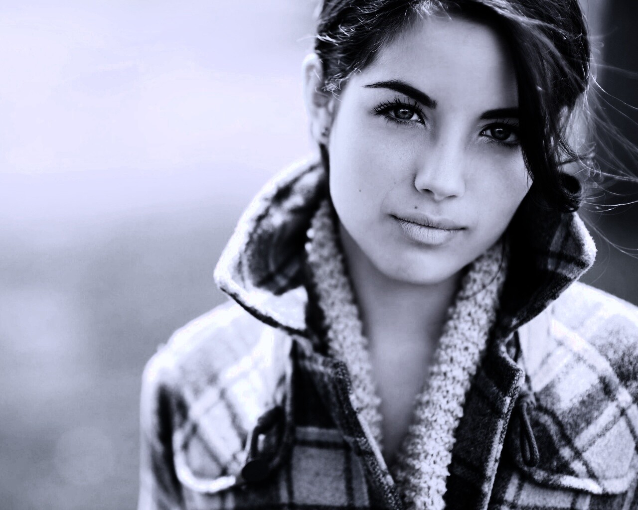 Красивая молодая девушка обои