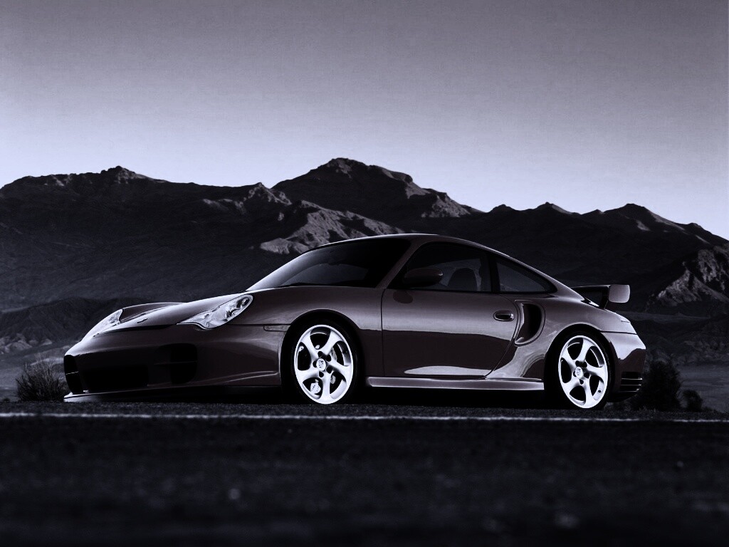 Красный Порше на фоне гор обои