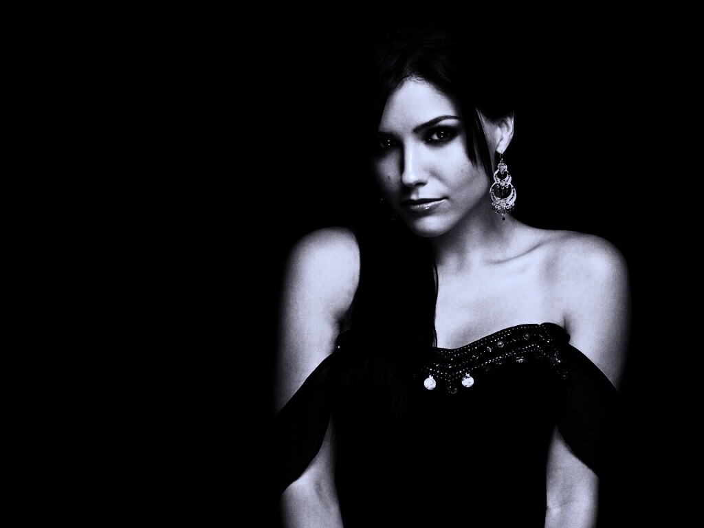 София Буш в черном платье обои