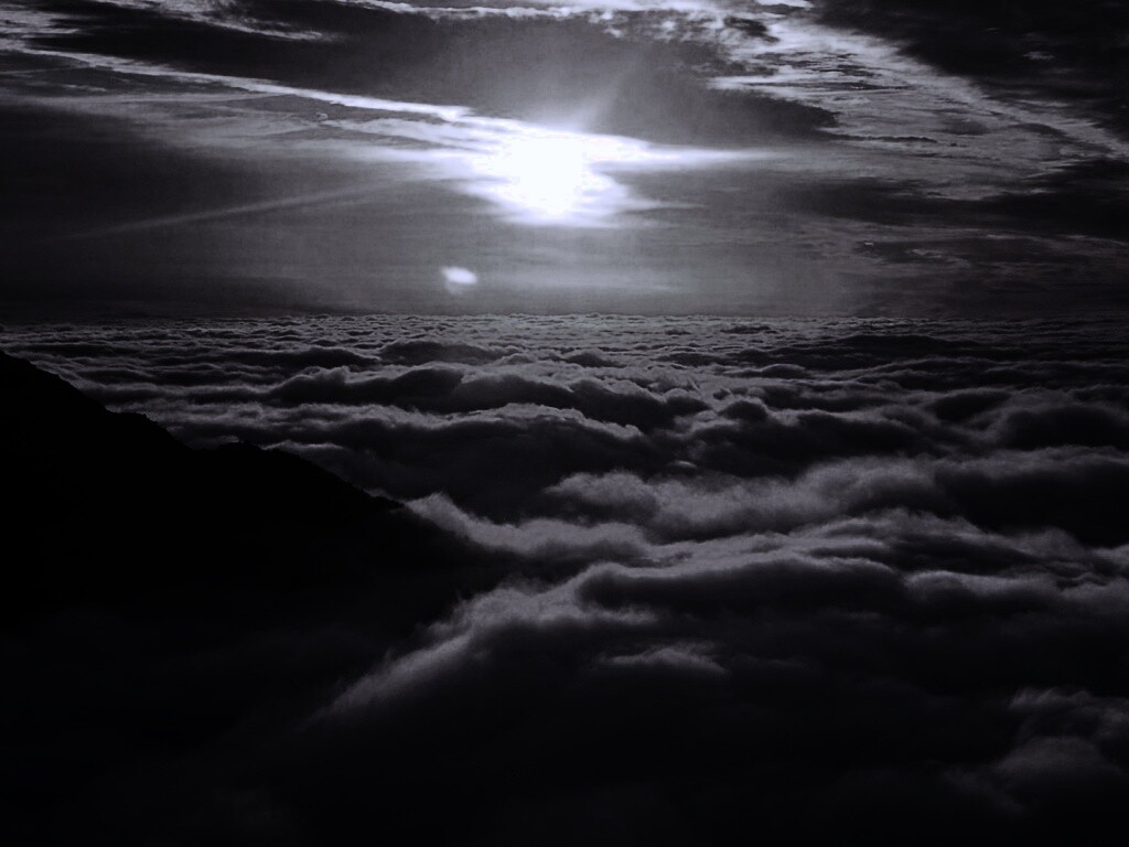 Горы выше облаков обои