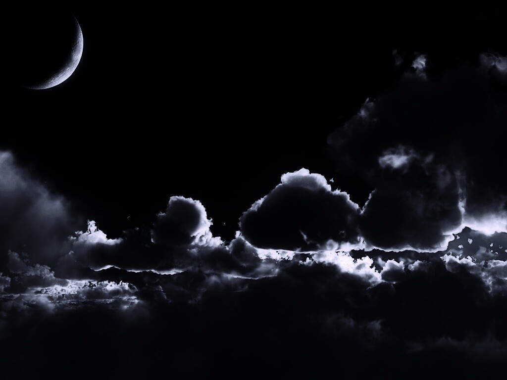 Облака и луна в ночном небе обои