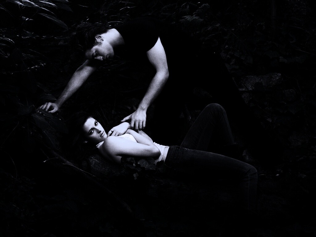 Эдвард и Белла в лесу обои