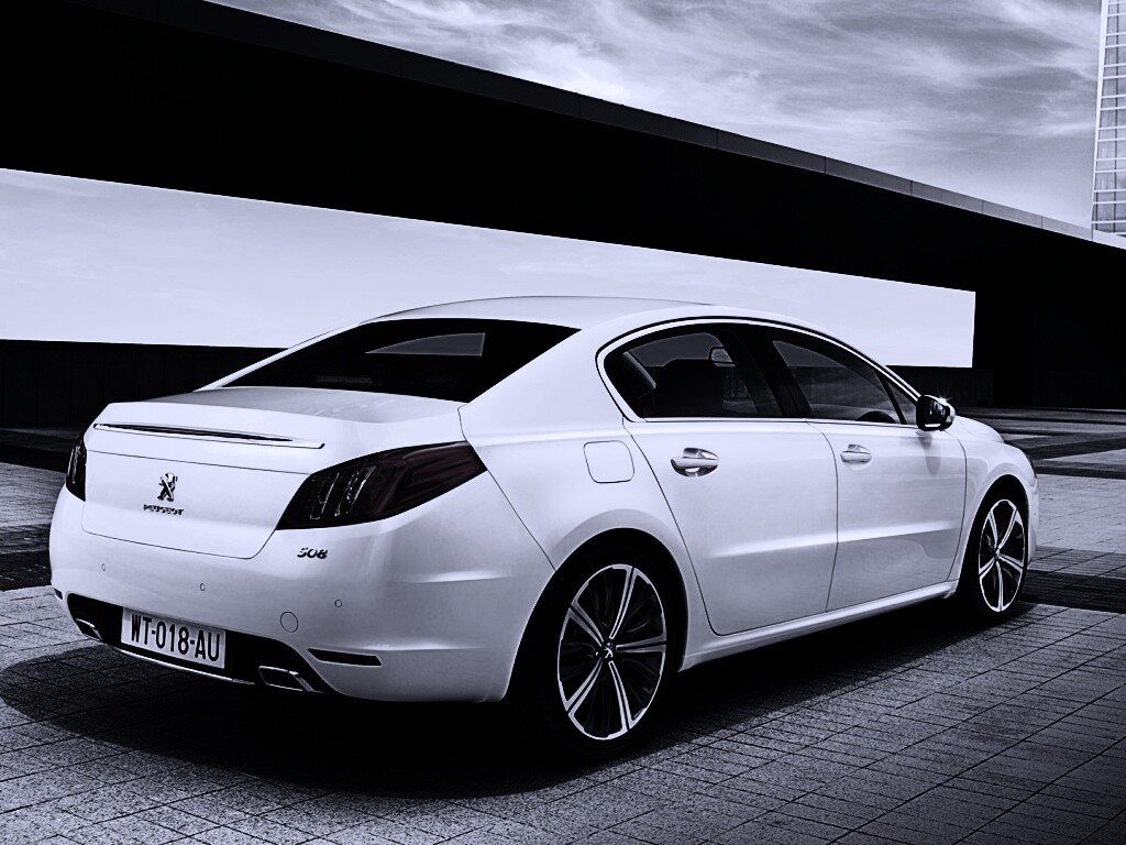 Пежо 308 на стоянке обои