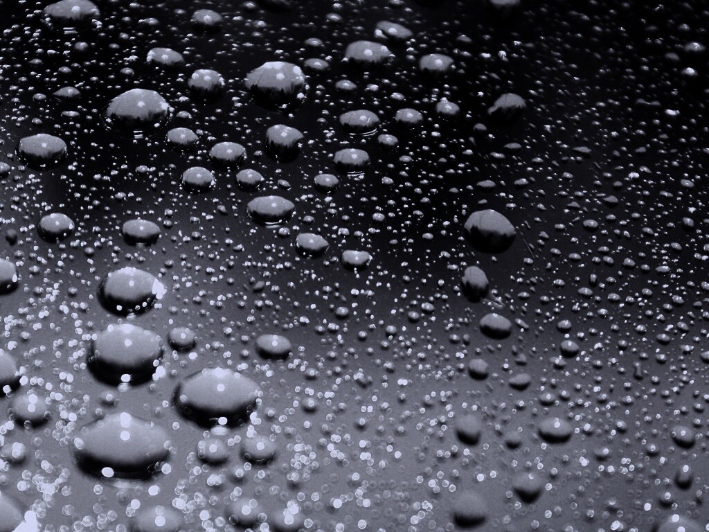 Капли воды на поверхности стекла обои