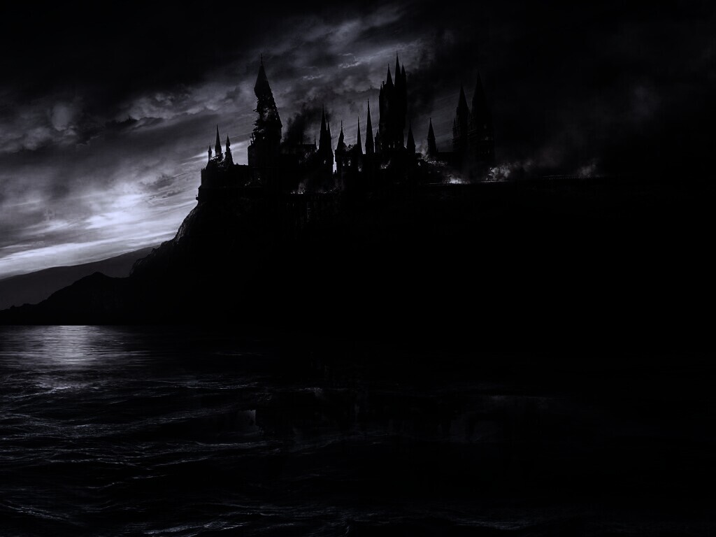 Хогвартс охваченный пламенем обои