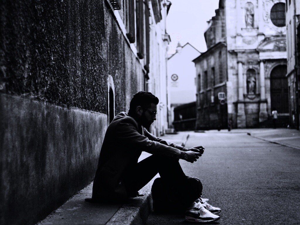 Хипстер с телефоном обои