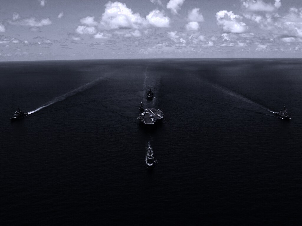 Авианосец с эскортом обои