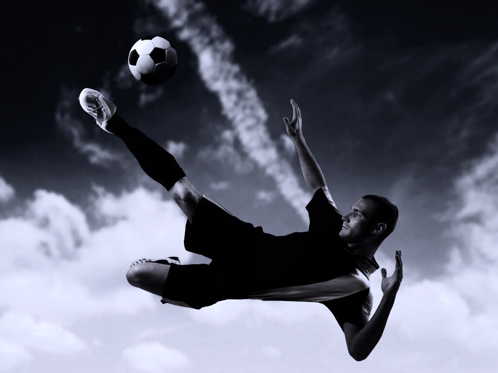 Удар по мячу обои