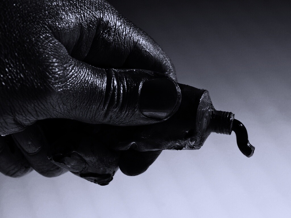 Чёрная краска обои