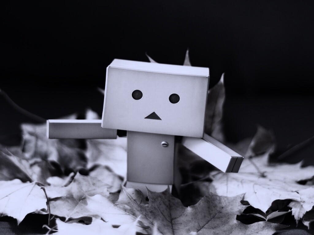  Yotsubato Danbo резвится листьях обои