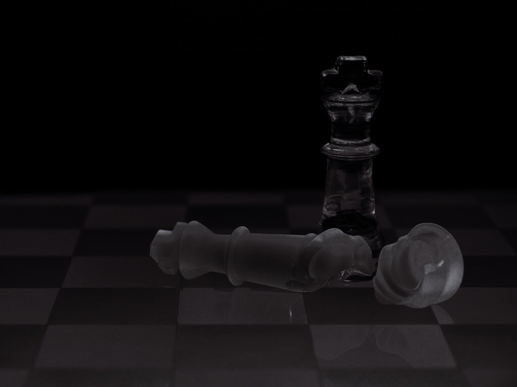 Две шахматных фигуры обои