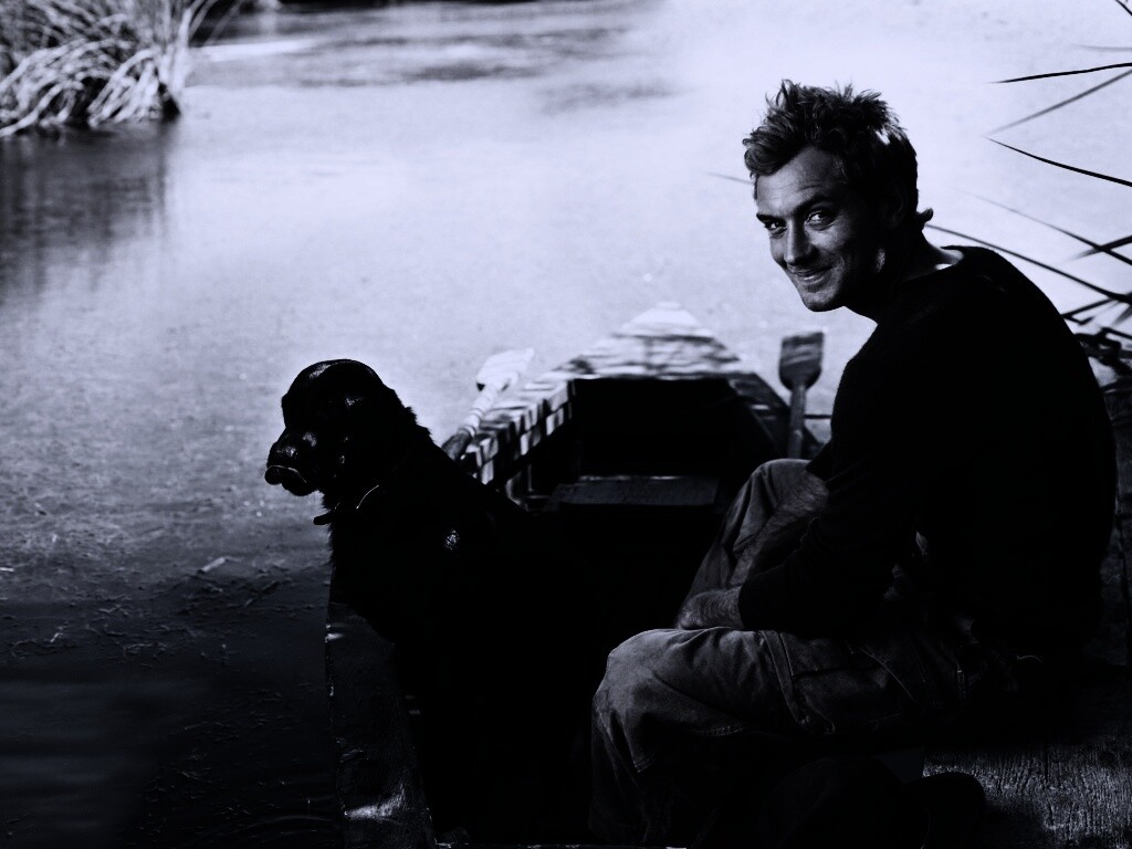 Джуд Лоу на лодке обои