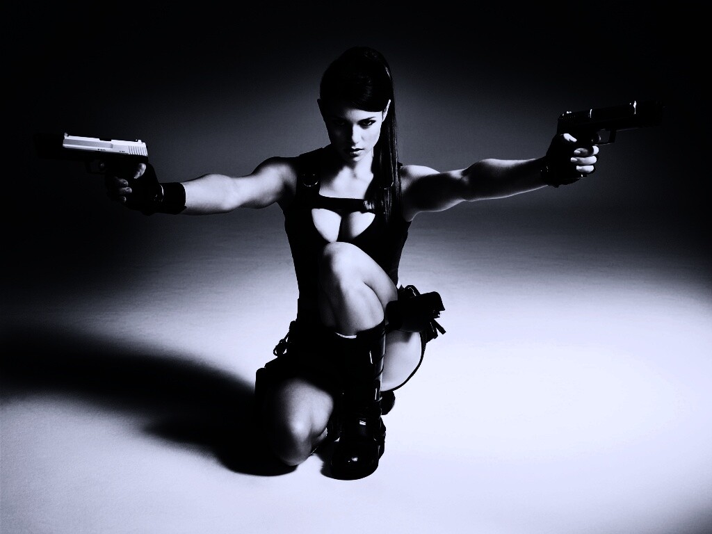 Alison Carrol в роли Лары Крофт обои