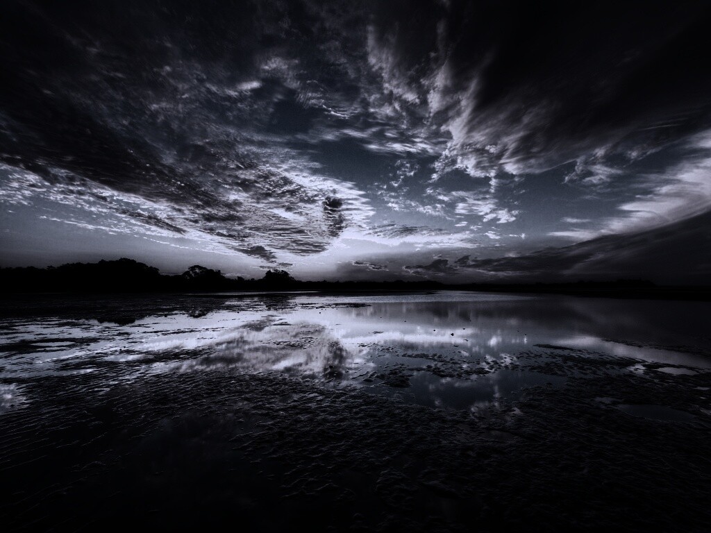 Дивный закат на озере обои