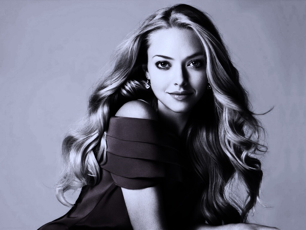 Красавица Аманда Сэйфрид обои