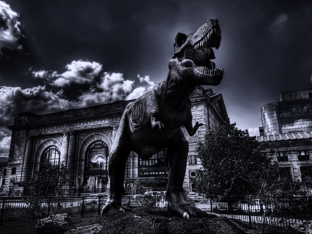 Скульптура динозавра рядом с музеем рептилий обои