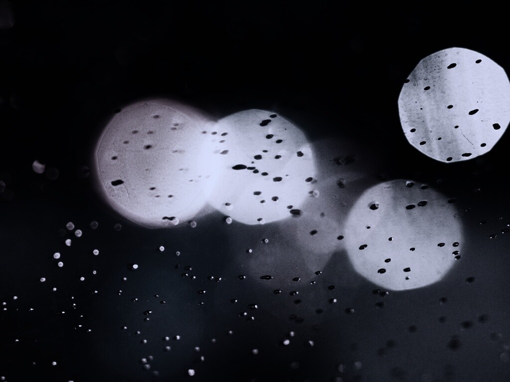 Огни, стекло и капли обои