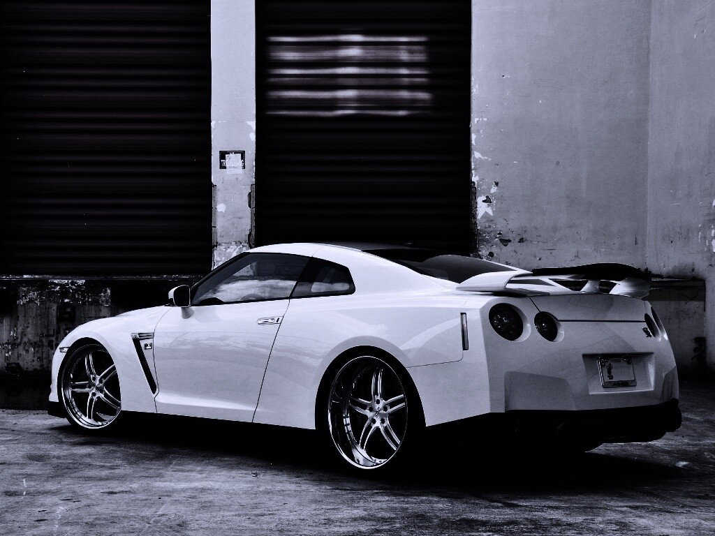 Спортивный Nissan обои