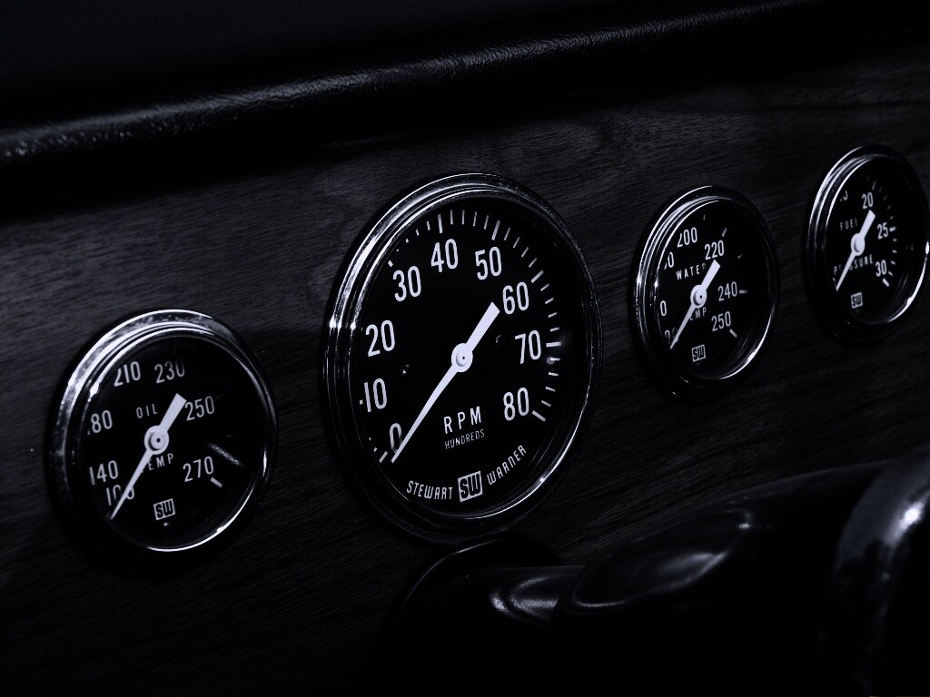 Приборная панель автомобиля Dodge обои