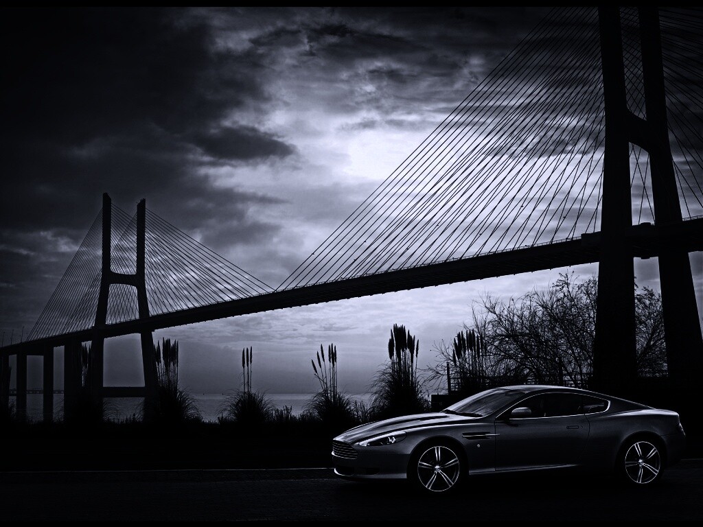 Aston Martin на фоне моста обои
