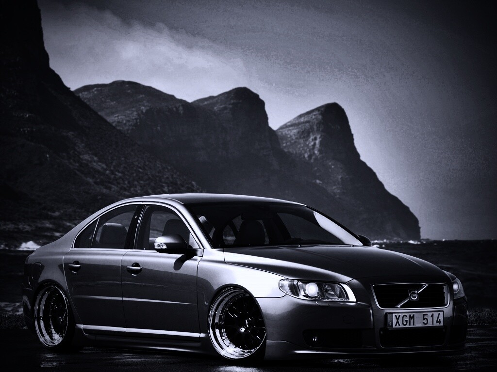 Вольво на берегу обои