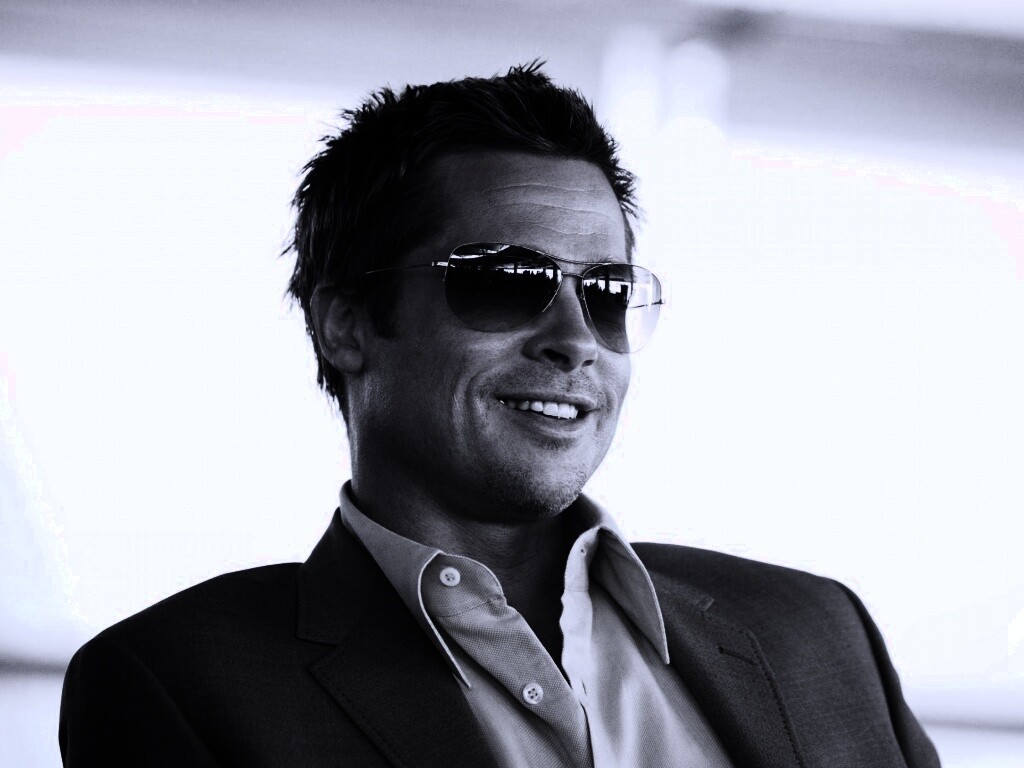 Брэд Питт в очках обои