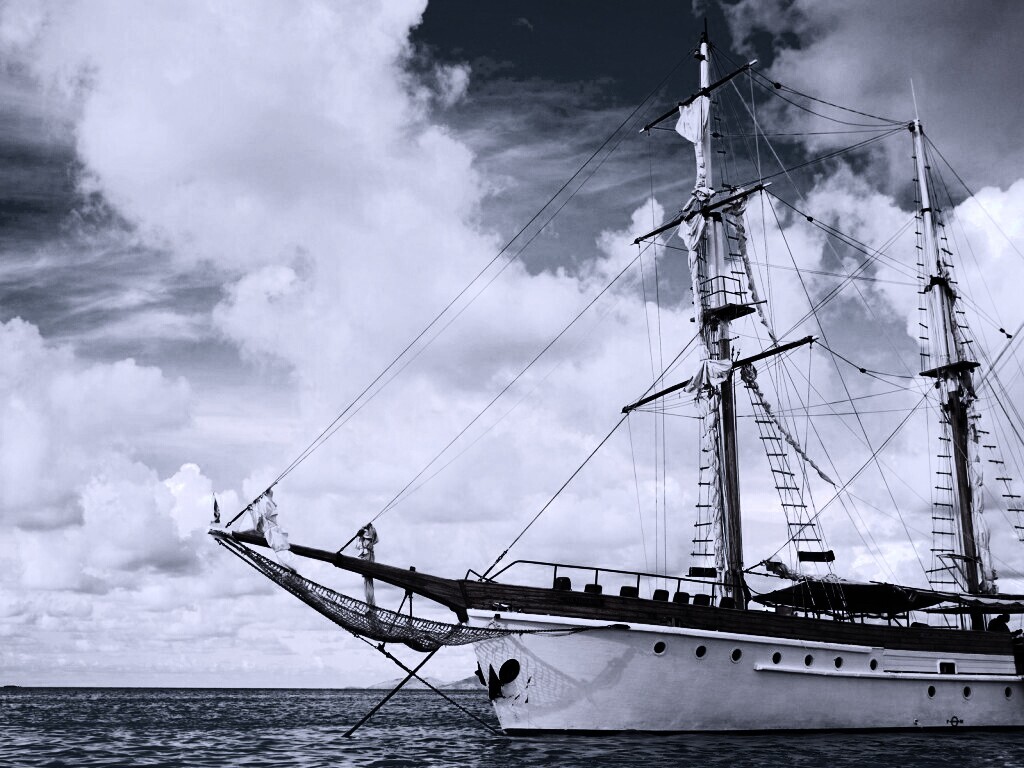 Белый парусник обои