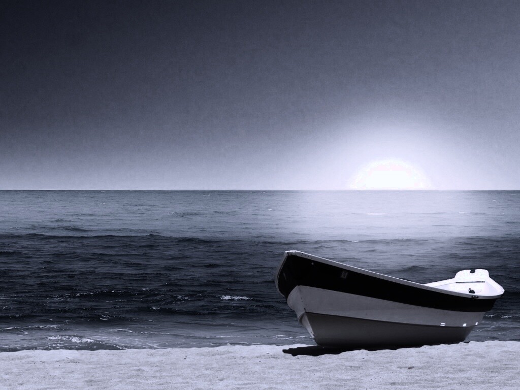 Лодка на пляже обои