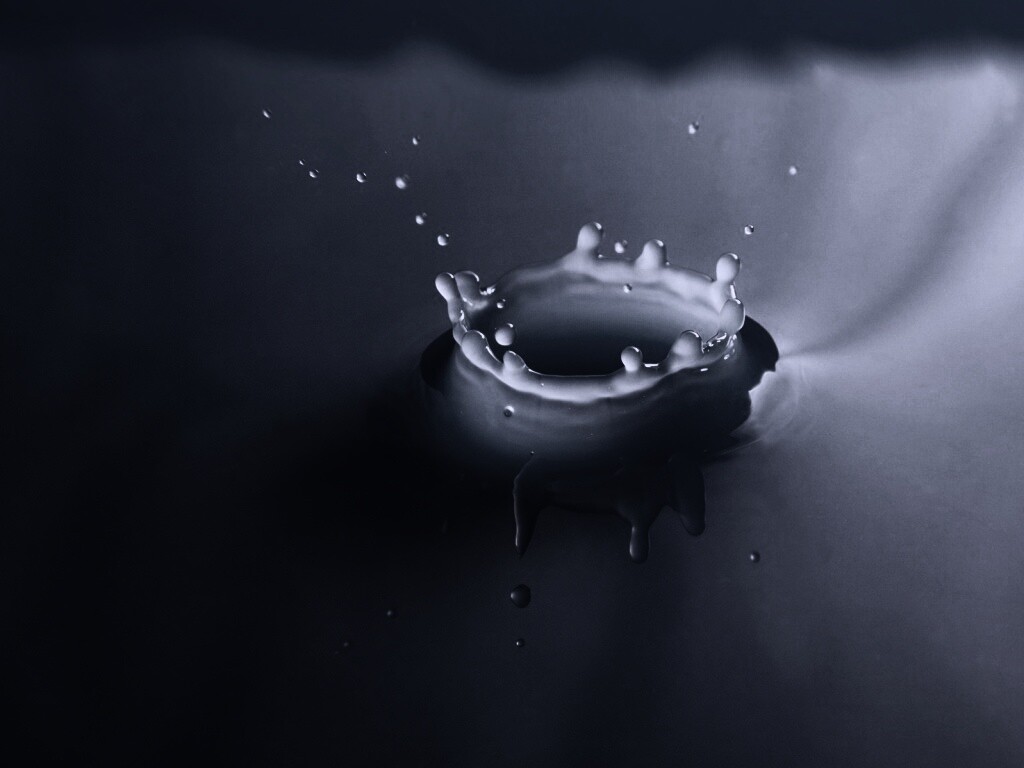 Синий всплеск воды обои