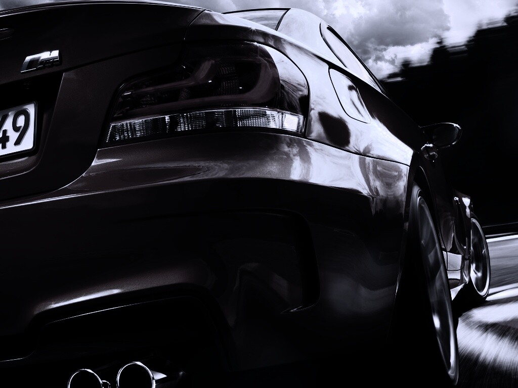 BMW входит в поворот на треке обои