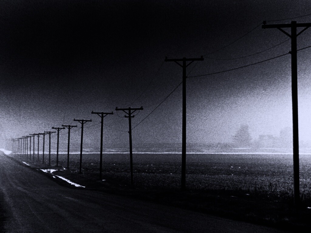 Столбы вдоль дороги обои