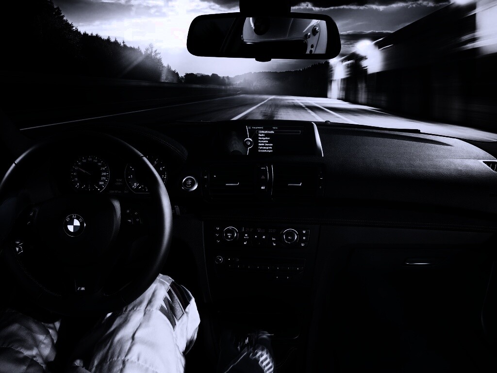 За рулём BMW обои