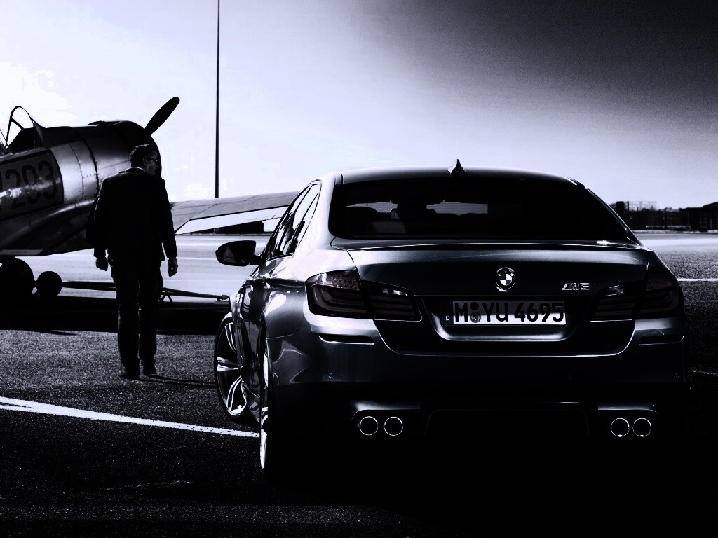 BMW F10 M5 на аэродроме обои