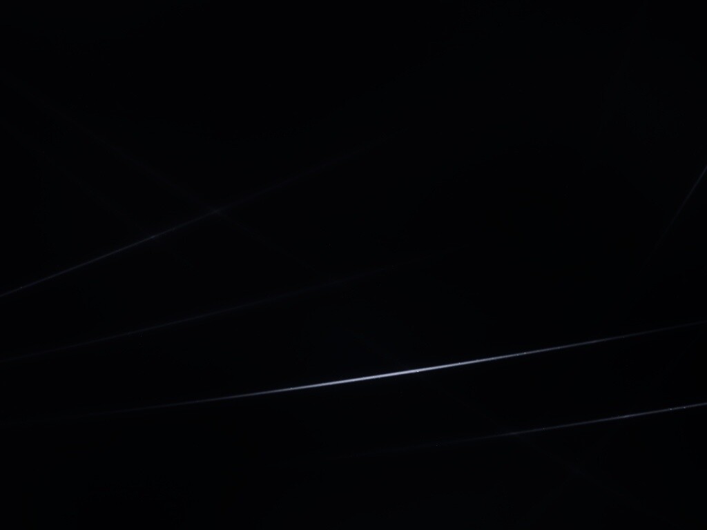 Лучи света на тёмно-синем фоне обои