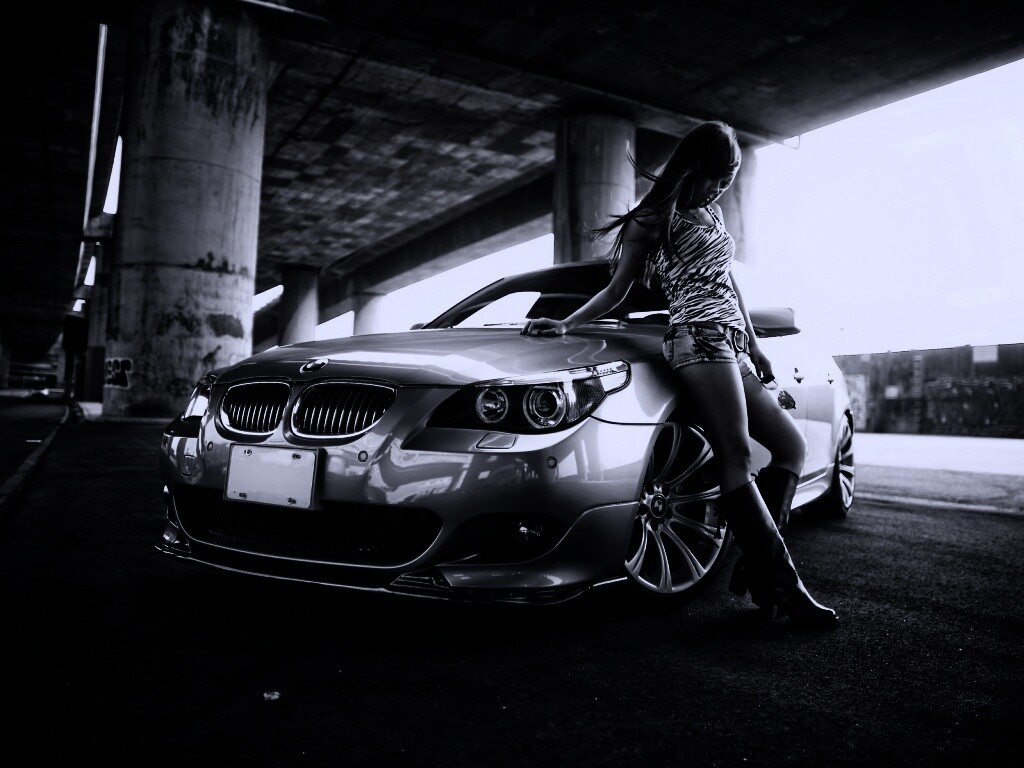 Девушка у BMW обои
