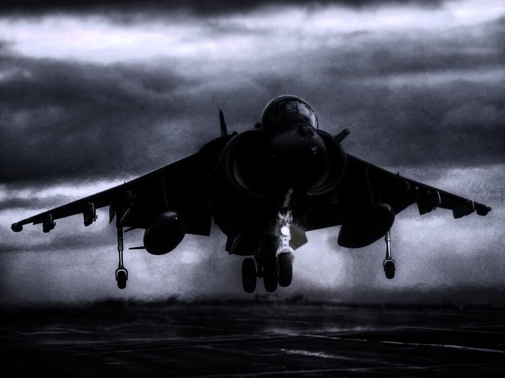 Истребитель на взлете обои