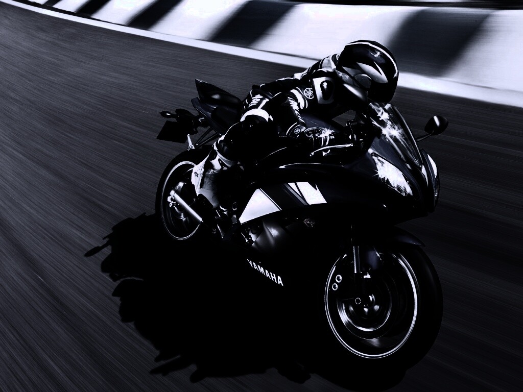 Мотоциклист на трассе обои