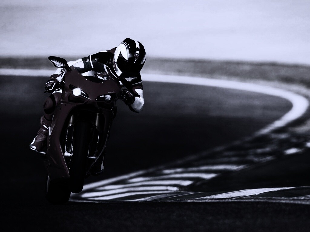 Мотоциклист на заднем колесе обои