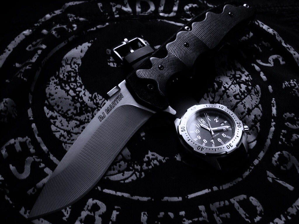 Солдатские часы и нож обои