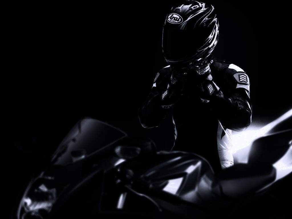 Мотоциклист в черном обои