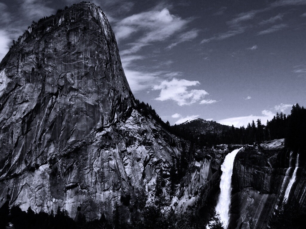 Скалы и водопад обои