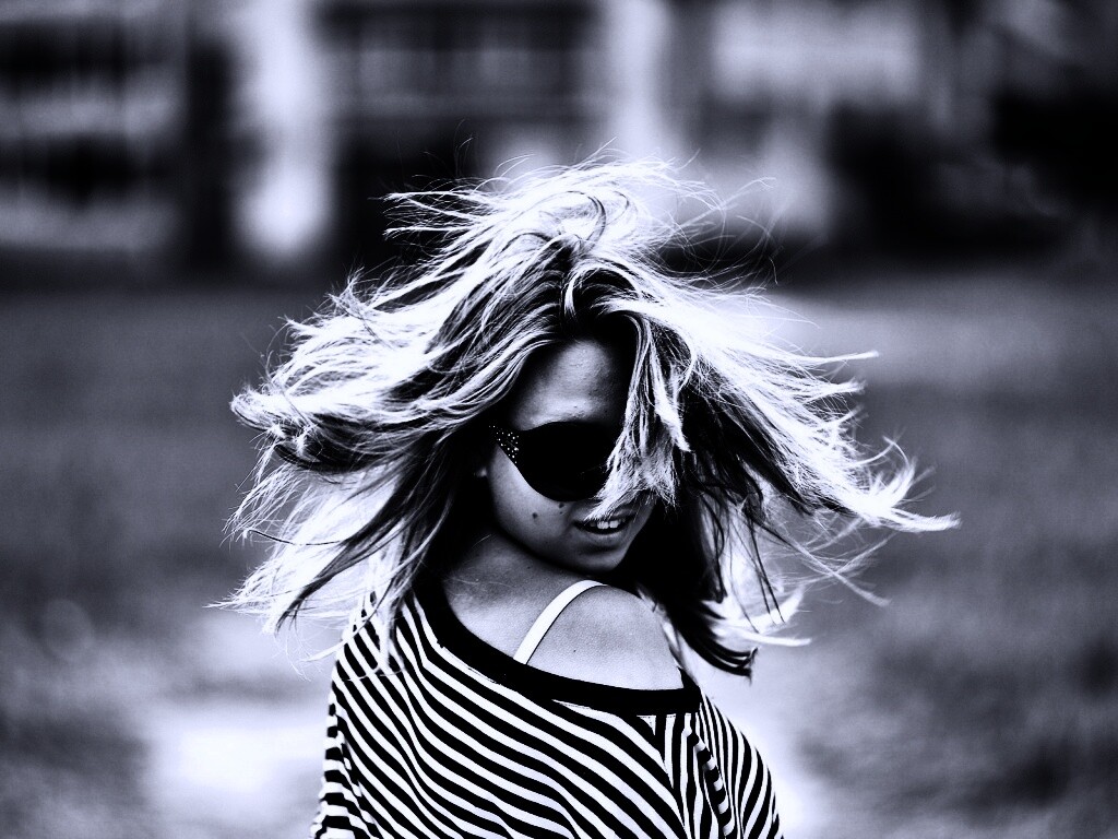 Девушка в тельняшке обои