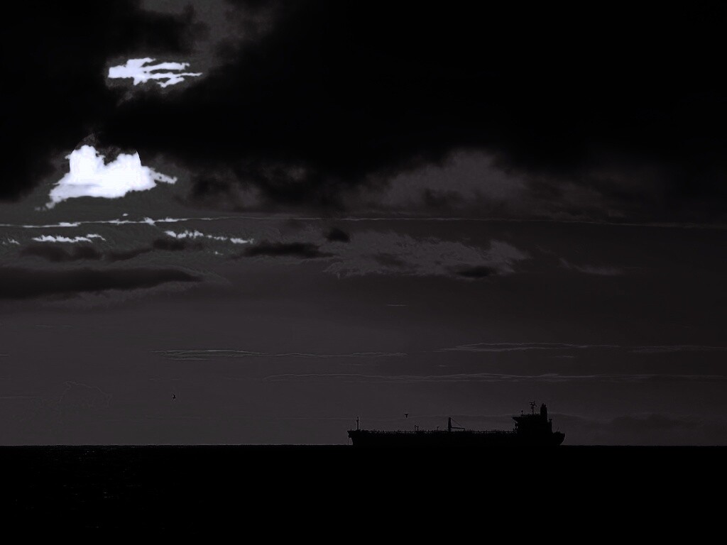 Баржа на закате обои