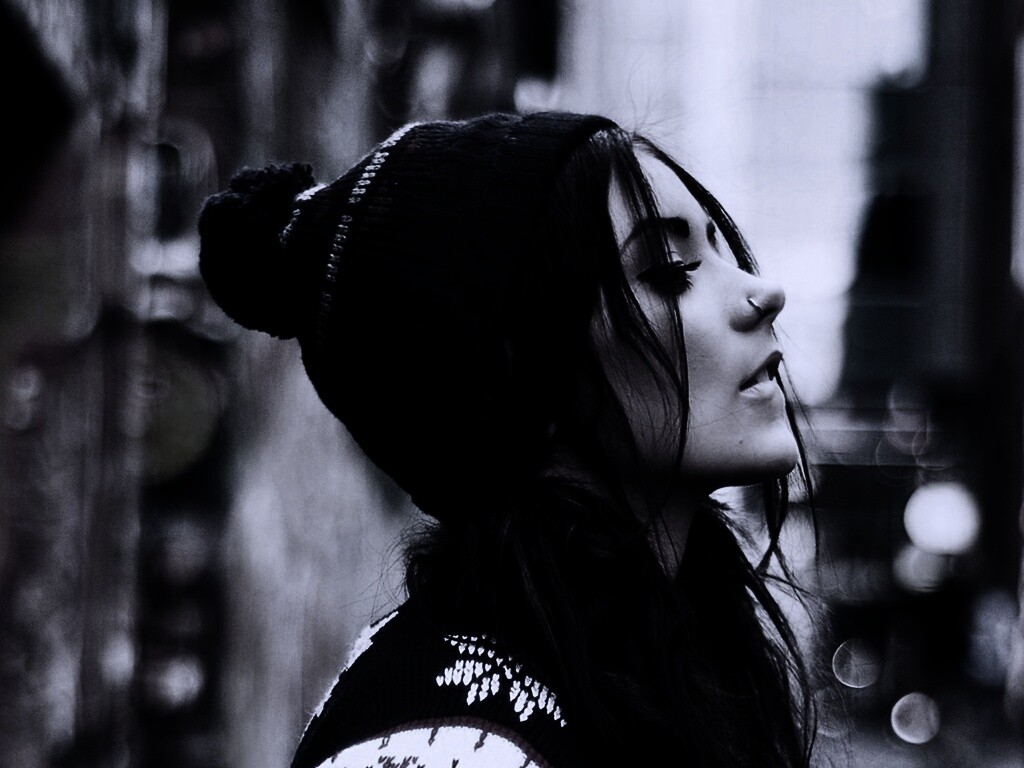 Девушка в шапке обои