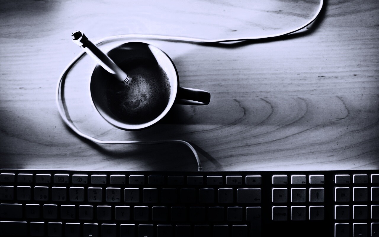 Ручка в кофе обои