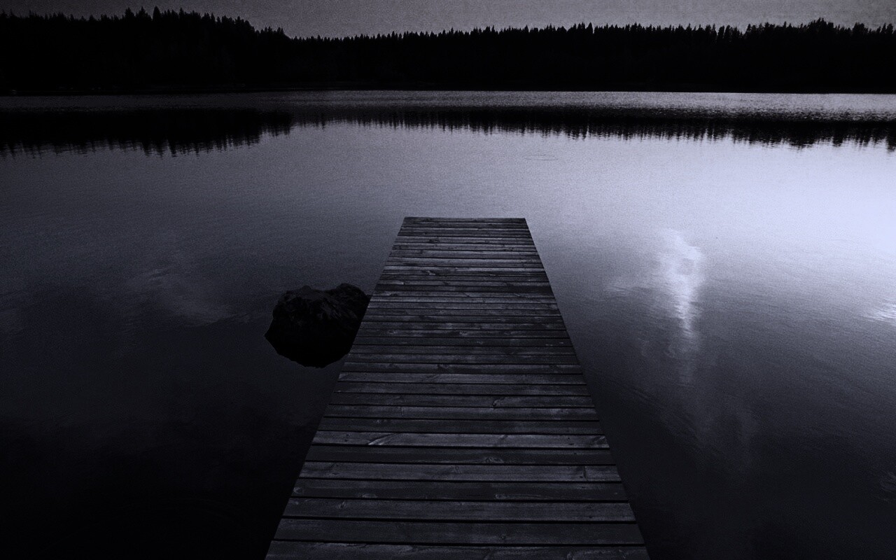 Деревянный пирс на озере обои