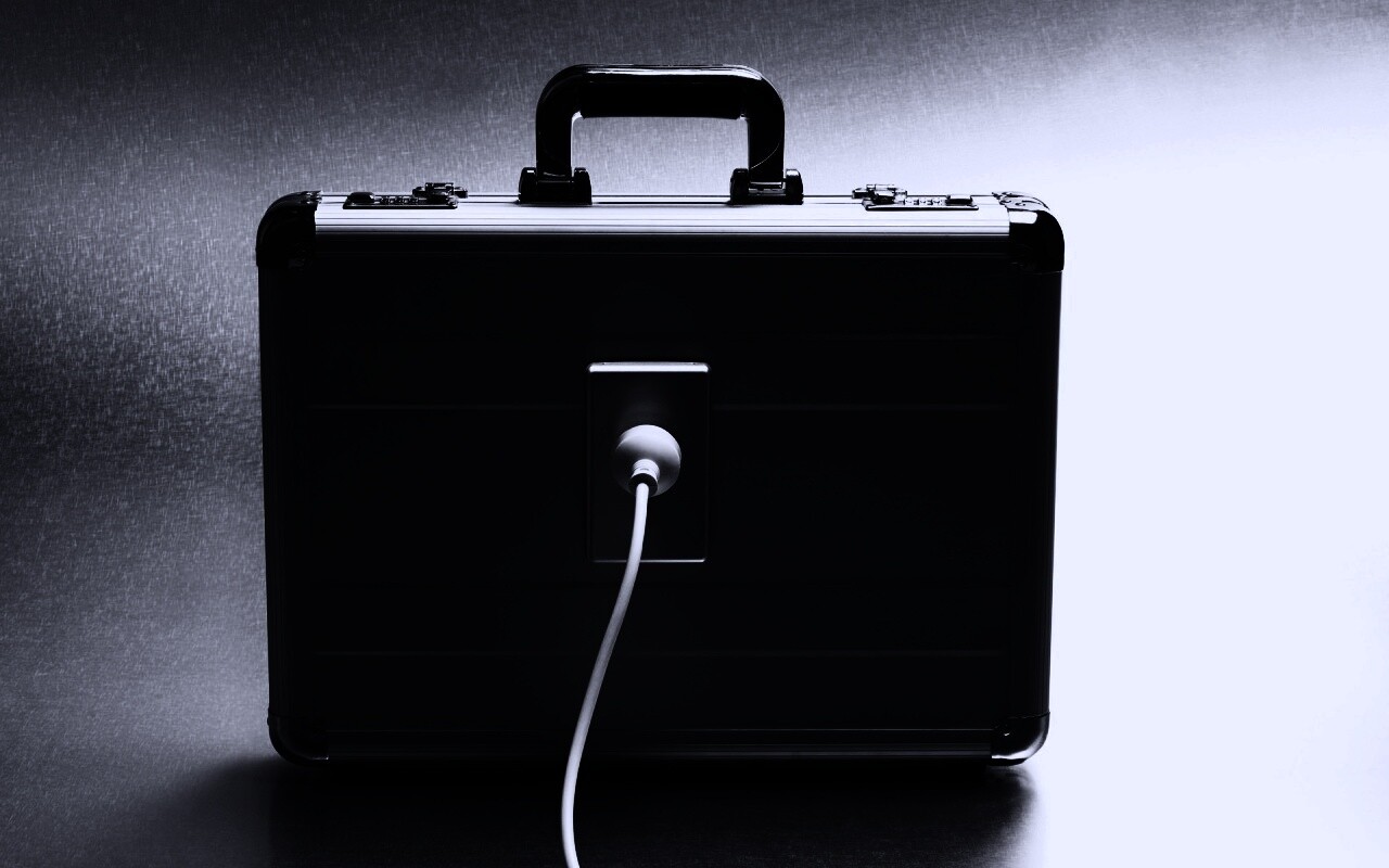 Розетка на кейсе обои