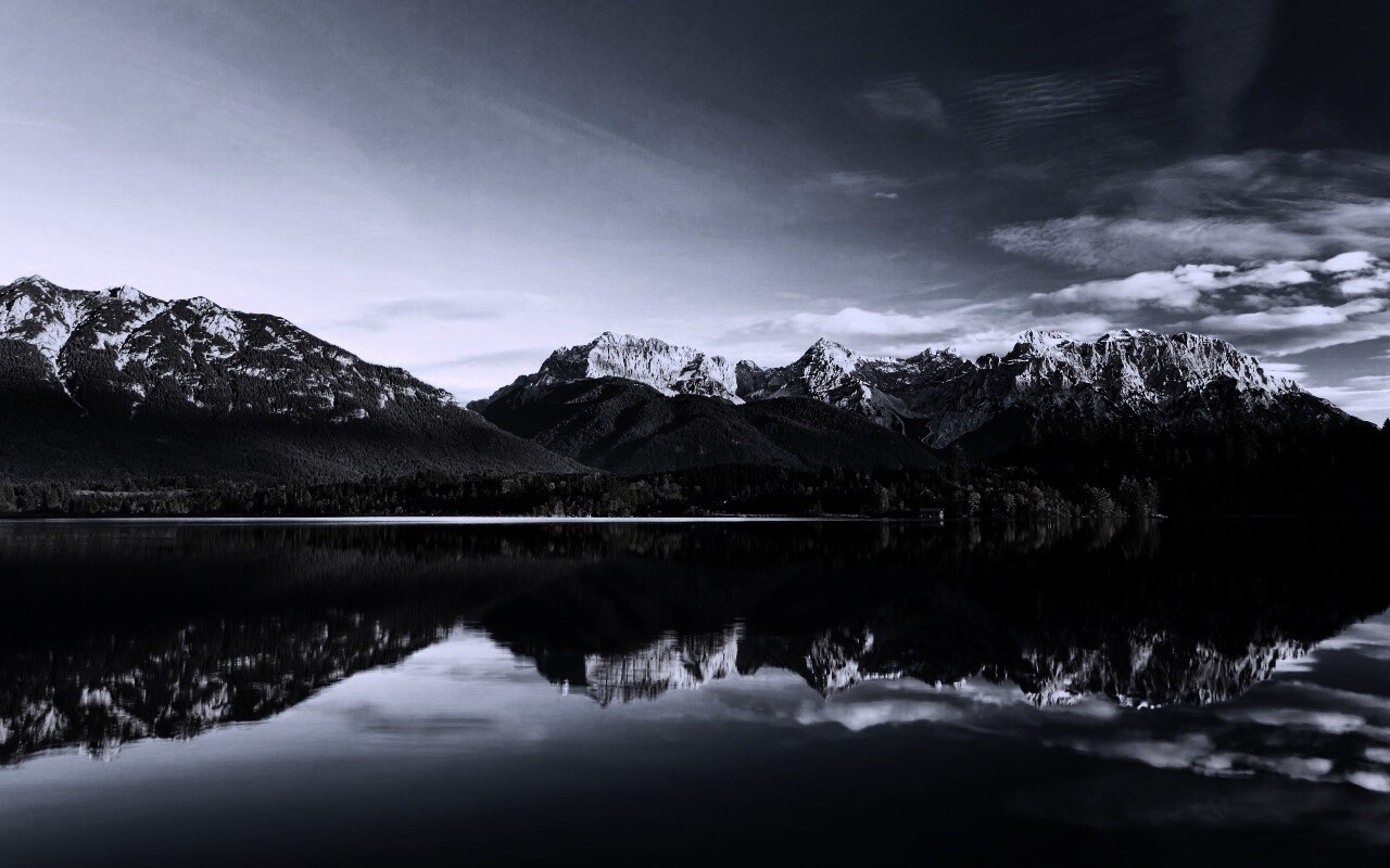 Горы отражаются в озере обои